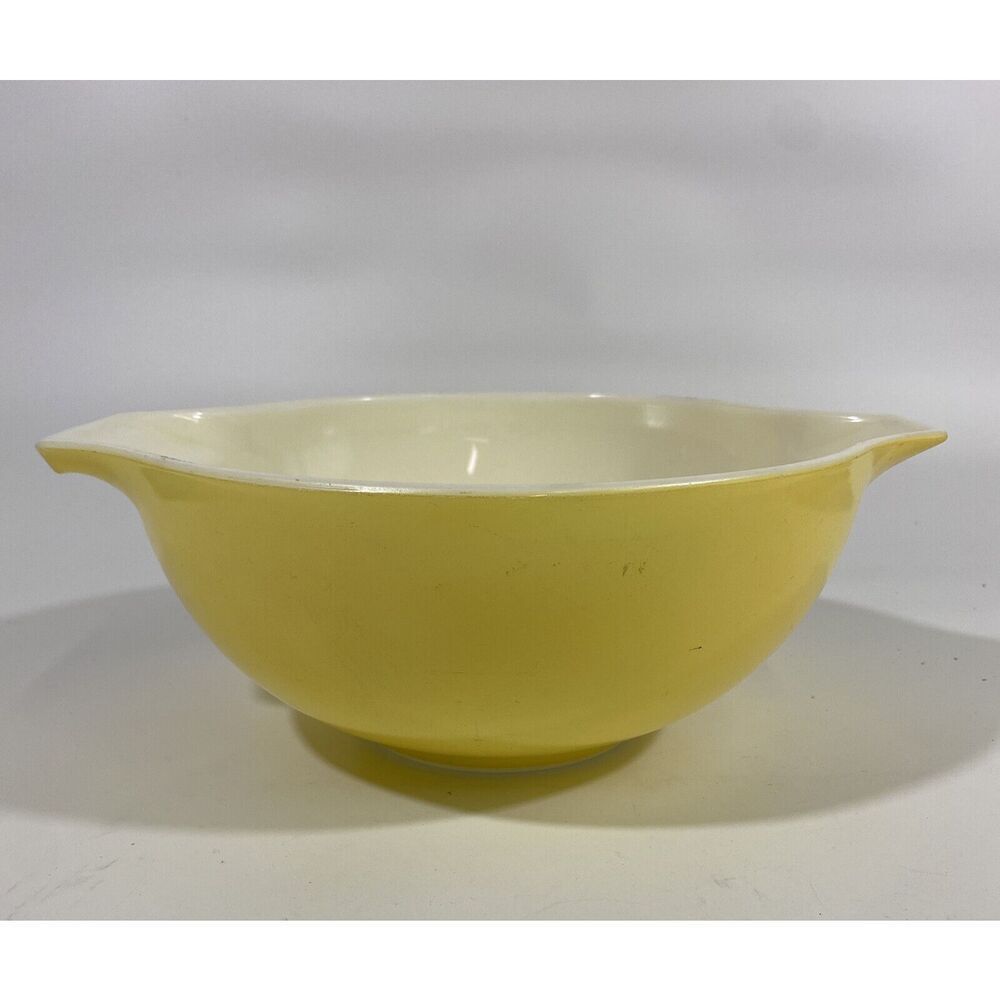 Vintage Pyrex Yellow Bowl Cinderella Light‎ Pale Butter Mixing 443 2 1/2 qt